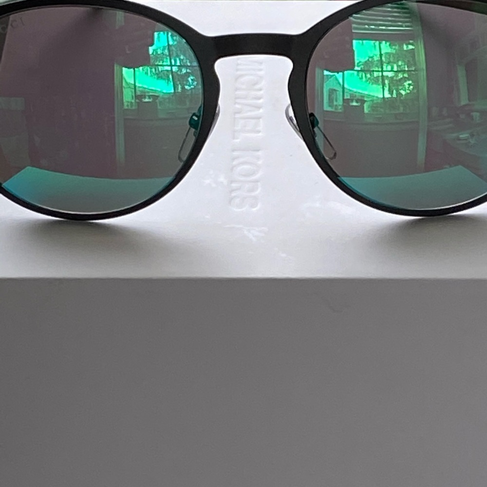 ❌sold❌Gucci unisex oval/round sunglasses❌sold❌
